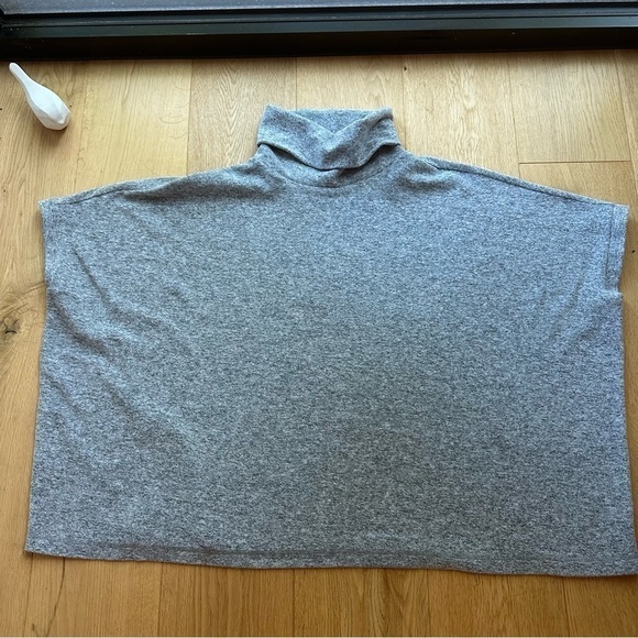 CASLON GREY KNIT TURTLENECK  OVERSIZED PONCHO SWEATER - XS/S - Picture 5 of 10